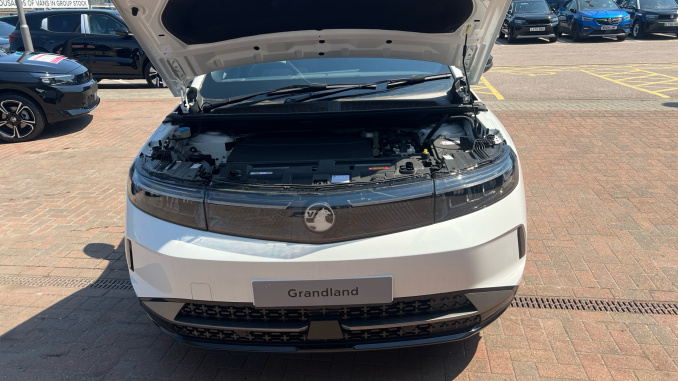 Vauxhall Grandland 157kW Design 73kWh 5dr Auto Electric Hatchback - Image 8